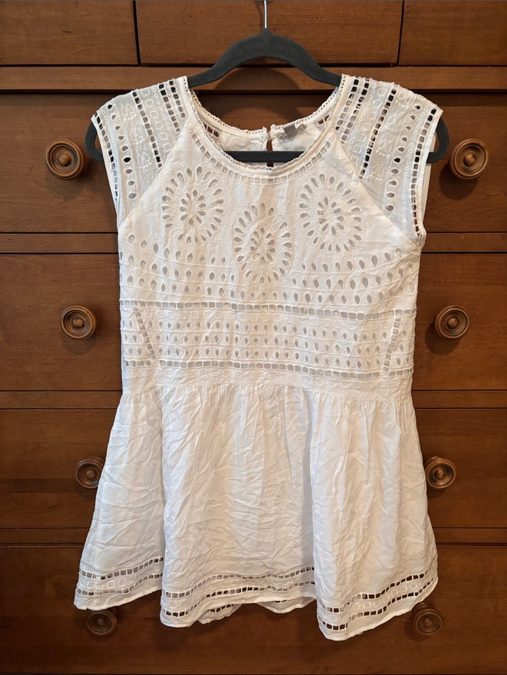Ecote White Eyelet Lace Sleeveless Peplum Tunic size XS 💯 Rayon LINED
